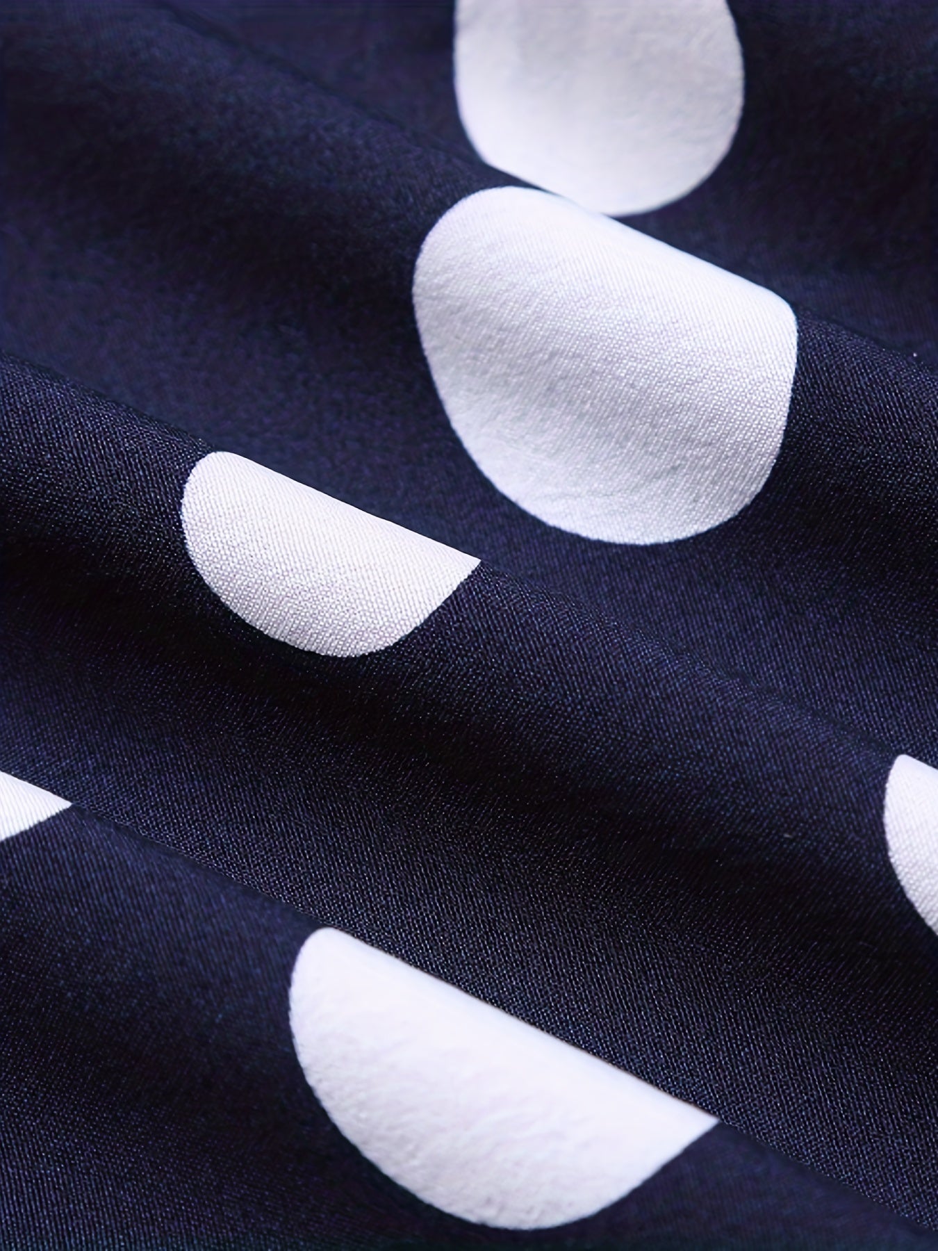 A Casual And Versatile Long-sleeved Shirt With Polka Dot Prints For Teenagers And Men