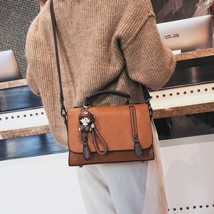 Simple diagonal small square bag