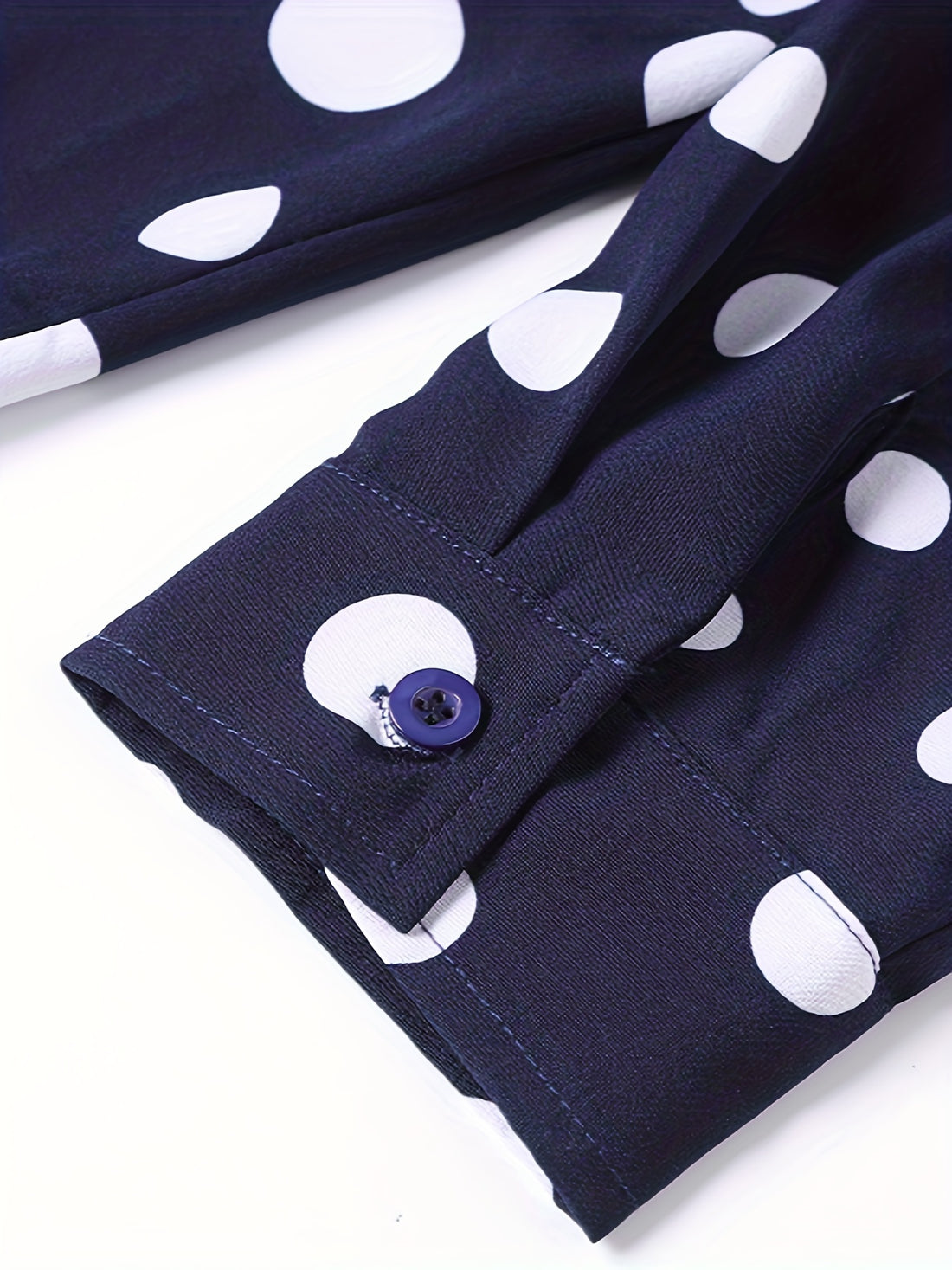 A Casual And Versatile Long-sleeved Shirt With Polka Dot Prints For Teenagers And Men