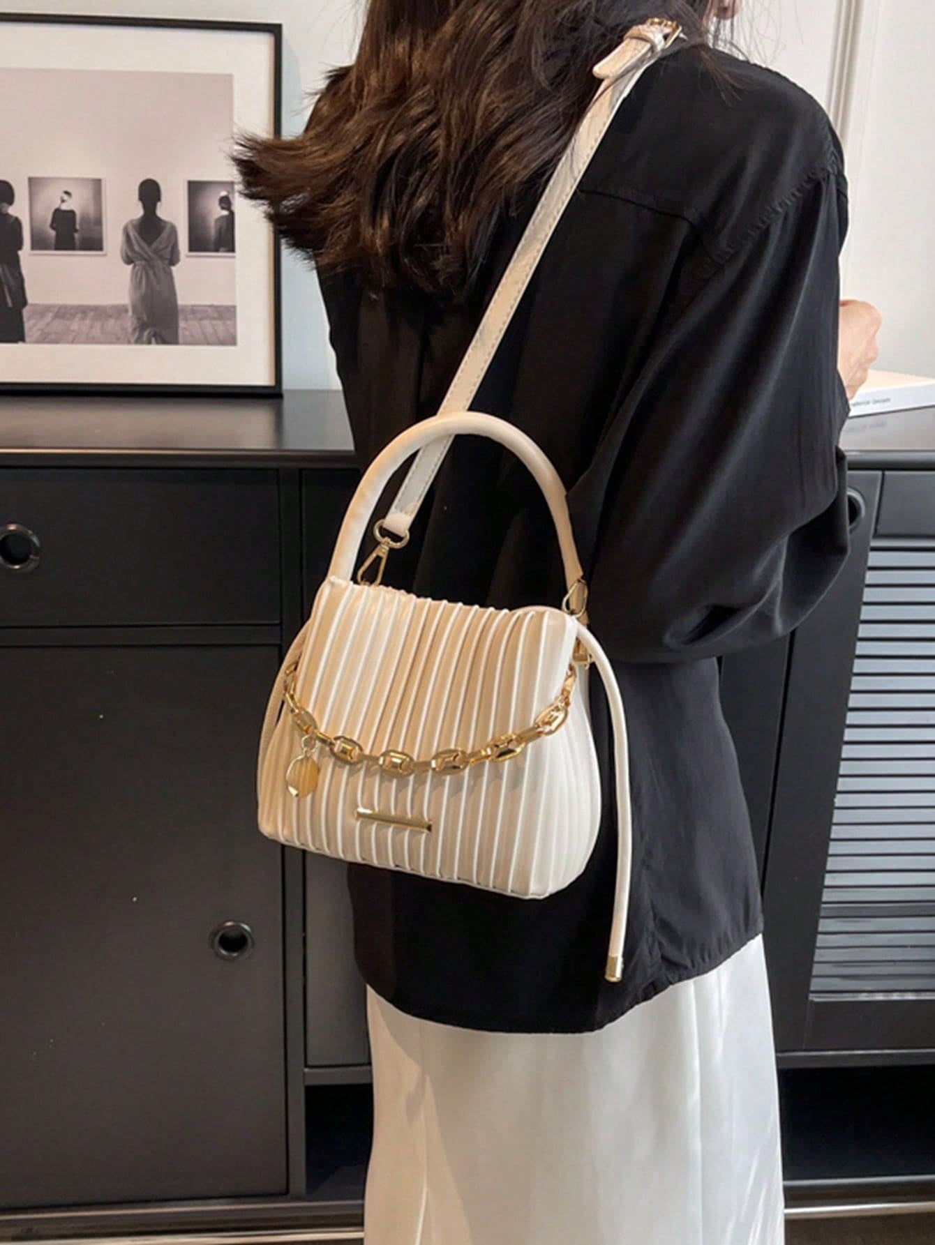Handbag Pleated Bag Women  Fashion Chain Niche Bucket Bag Personality Shoulder Messenger Bag