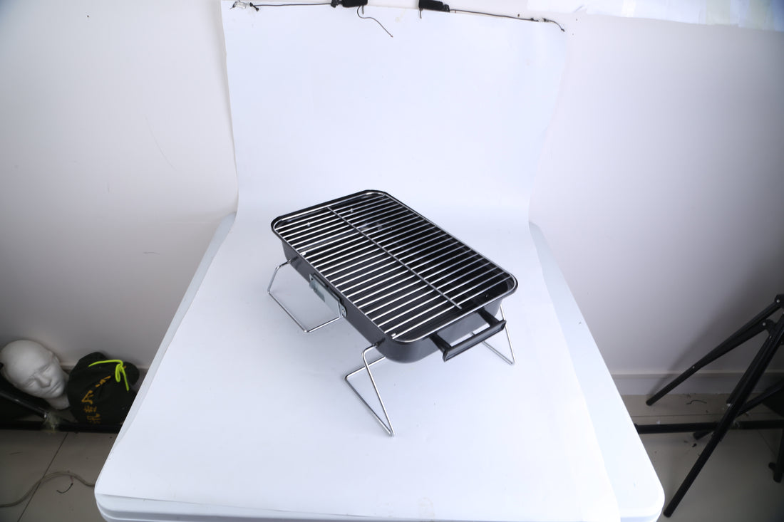 Portable Charcoal Grill Outdoor Tabletop Grill Small Barbecue Smoker Folding BBQ Grill With Lid For Camping Picnics Beach