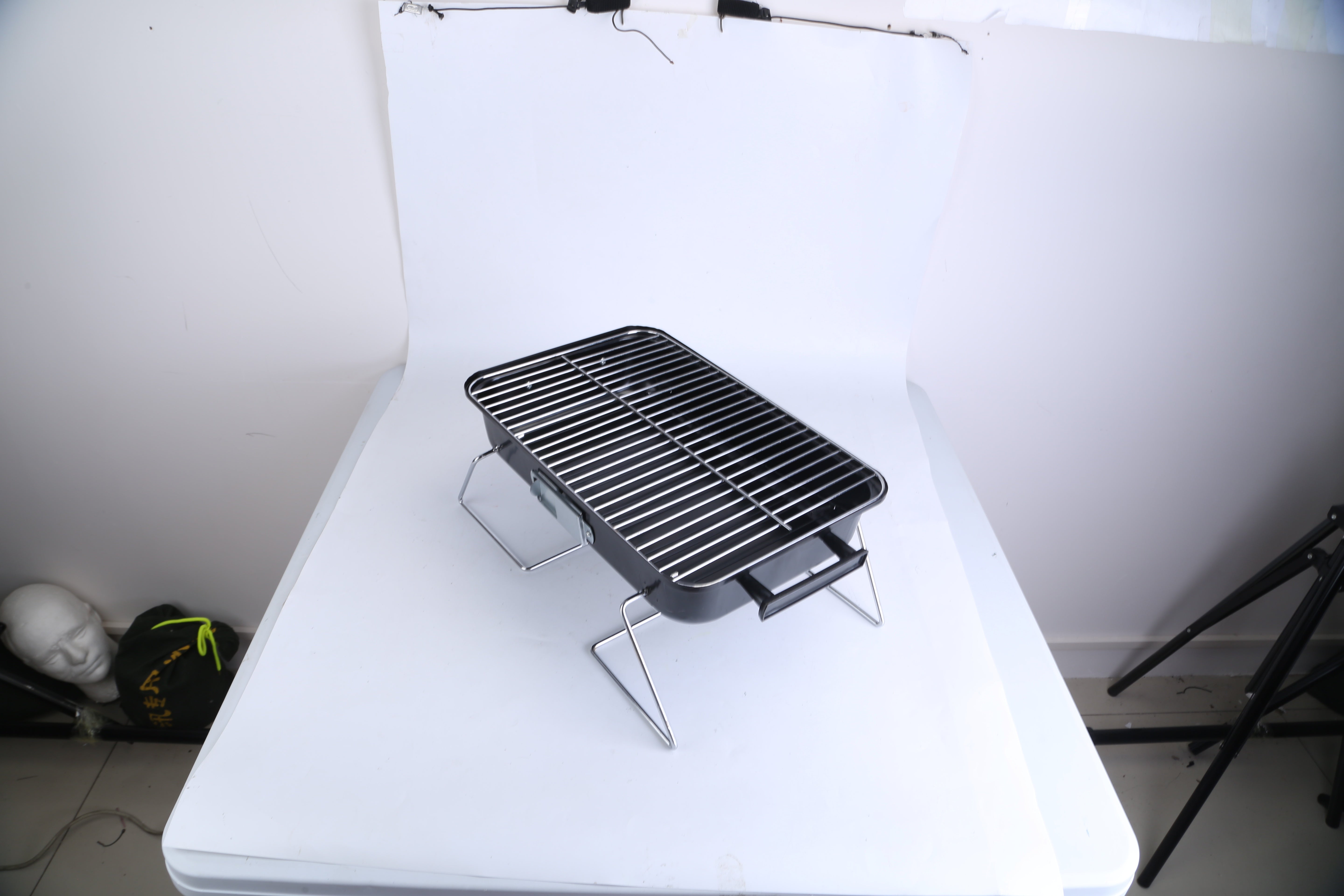 Portable Charcoal Grill Outdoor Tabletop Grill Small Barbecue Smoker Folding BBQ Grill With Lid For Camping Picnics Beach