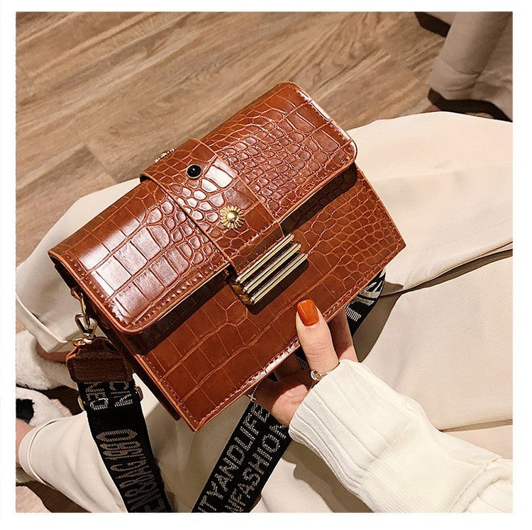 Stylish retro shoulder diagonal bag