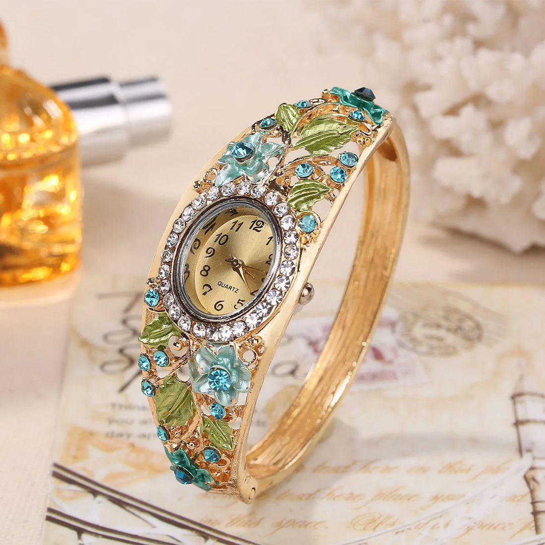 No gift box; vintage retro palace style, rich in flowers, ladies' wristwatch, bracelet, quartz watch   crystal jewelry 4-piece s